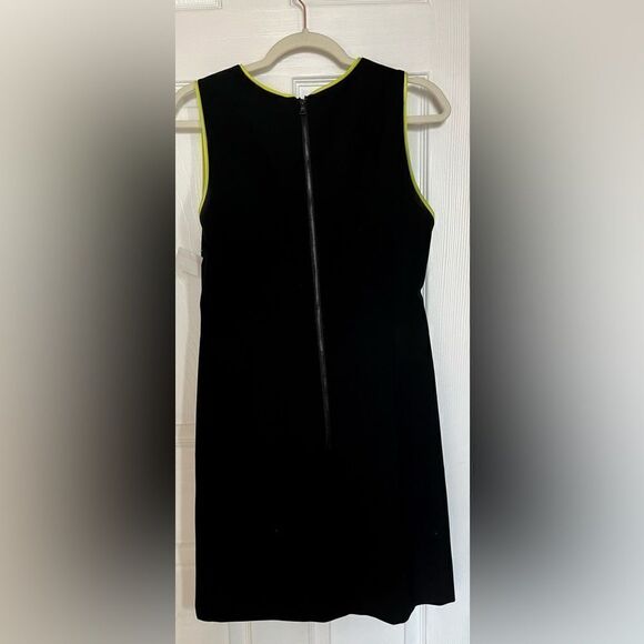 Alice + Olivia Colin Black Crewneck Sleeveless Dress w/ Neon Yellow Trim  8 NWT - Picture 5 of 8